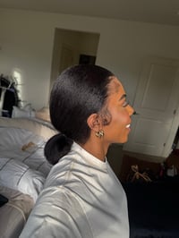 Image 2 of 12 inch 13x6 KINKY STRAIGHT LAYERED BOB WIG 