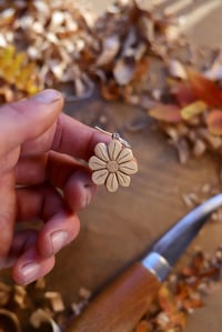Image 7 of Daisy Flower Earrings 