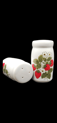 Image 5 of Vintage McCoy Pottery Strawberry Country Salt and Pepper Shakers