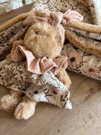 Image 3 of  DOUDOU FLEURI VINTAGE ET SA TENUE 26 cm