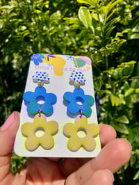 Image 4 of DAISY CHAINS - Blue/Lime