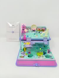 Image 4 of Ensemble bracelet et Polly Pocket Livre violet monde sous-marin.