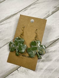 Marbled shamrock dangles