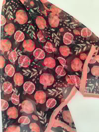 Image 4 of Pañuelo GRANÁ sobre negro