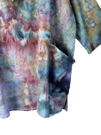 Image 6 of 3XL Cotton Woven Forager Top in Earthy Watercolor Ice Dye