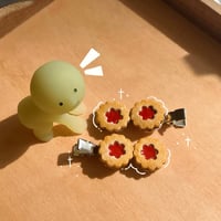 Image 1 of biscuit hairclip