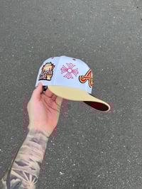 Image 4 of  CREAM WHITE TWO-TONE ATLANTA BRAVES CUSTOM FITTED CAP