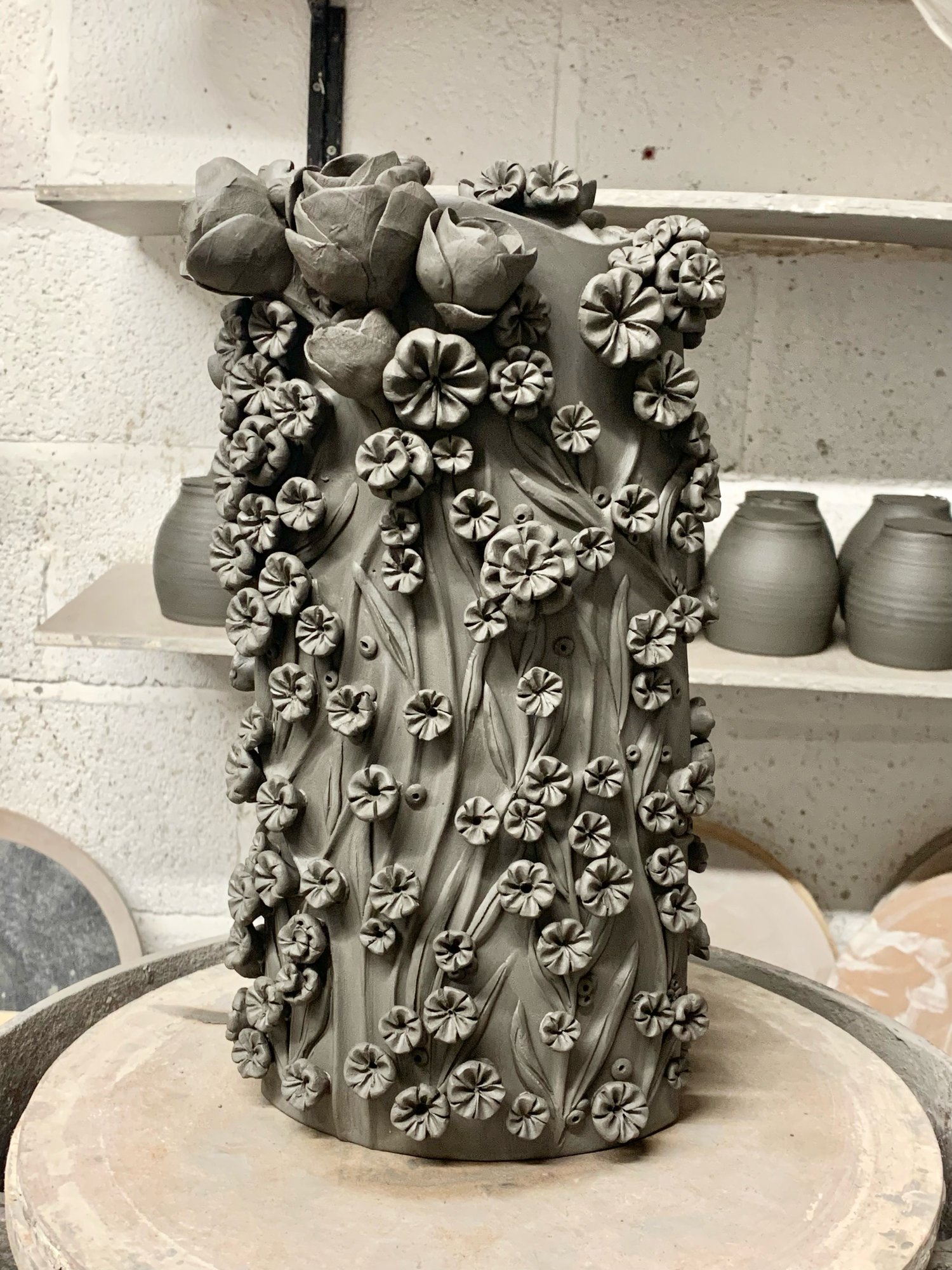 Image of Trailing Ivy Daisies and Roses 