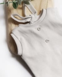Image 2 of Photoshooting newborn boys bodysuit Robbie| light gray