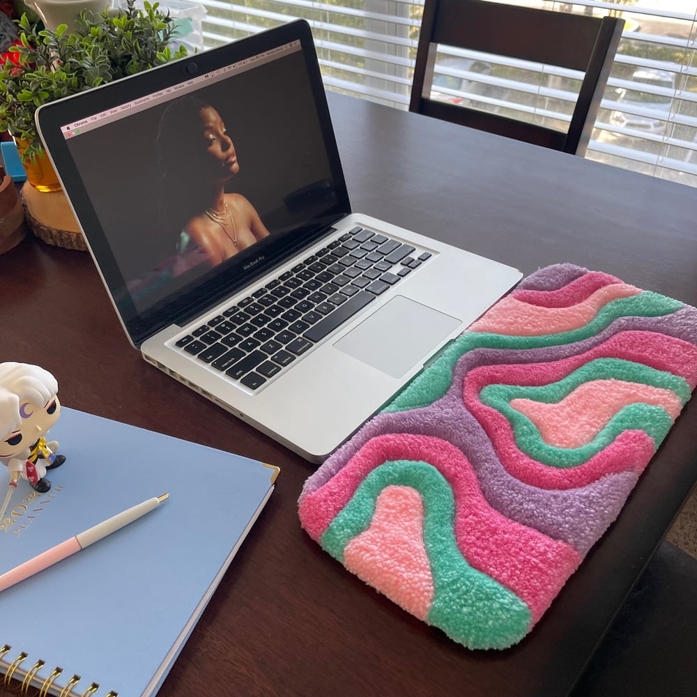 Fluffy GROOVY GIRLY keyboard 