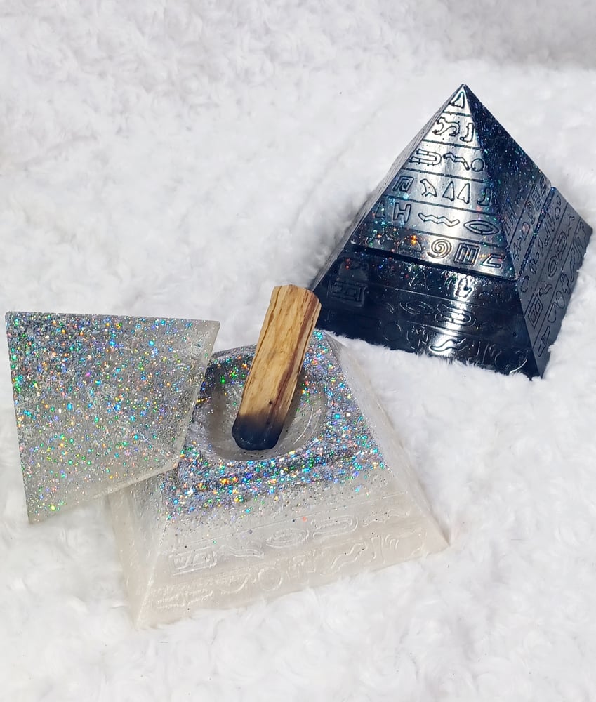 Image of Pyramid Ashtrays 