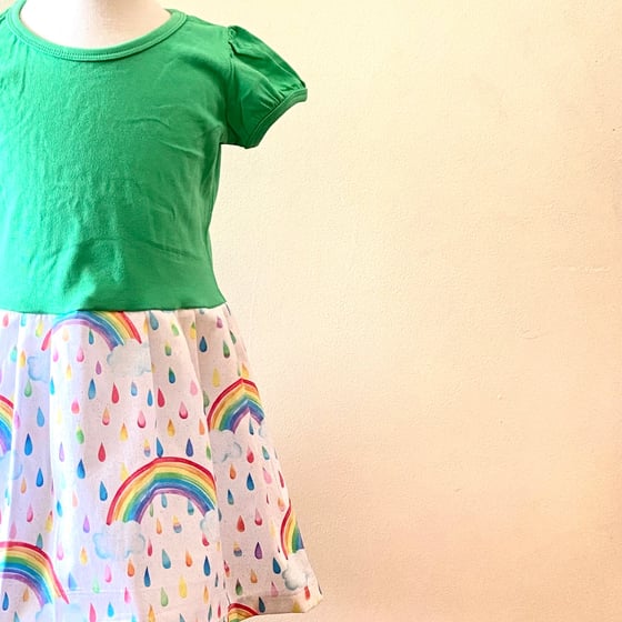 Image of Short Sleeve Winnie - Apple Green with Rainbows