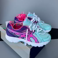Image 1 of size: us7M uk6 eu40 cm25.5