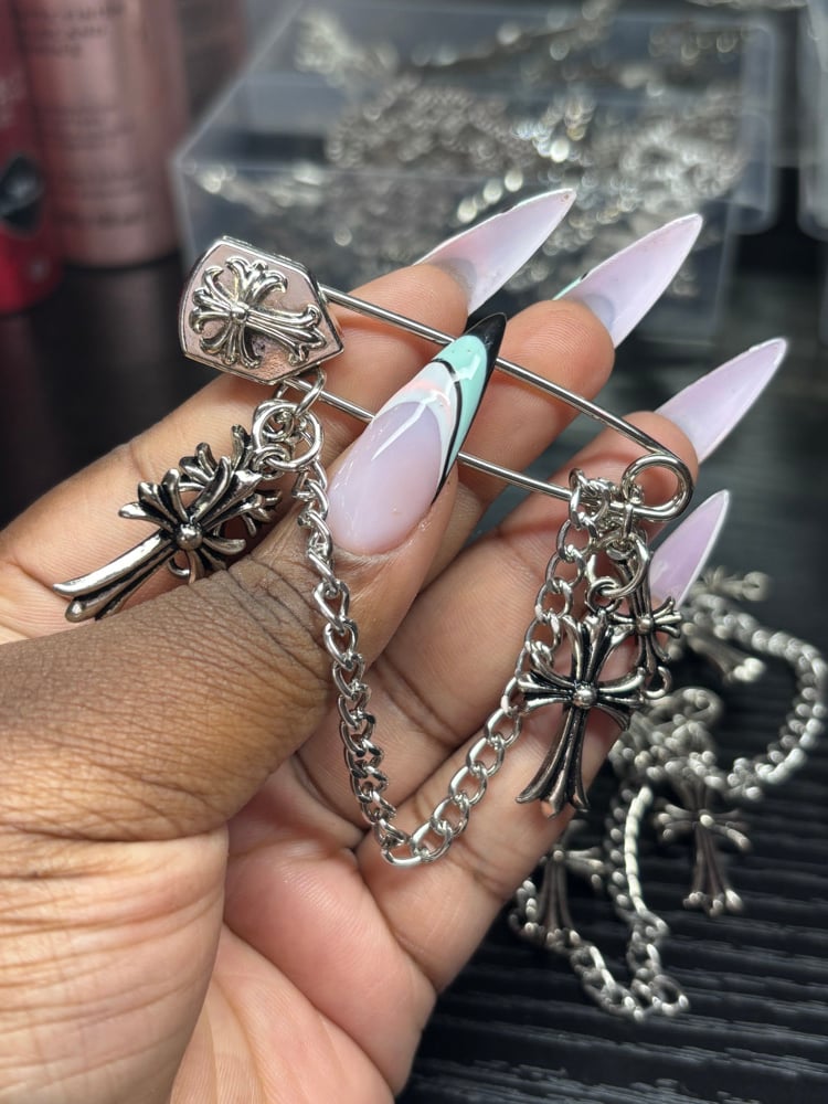 Image of Chromehearts pin