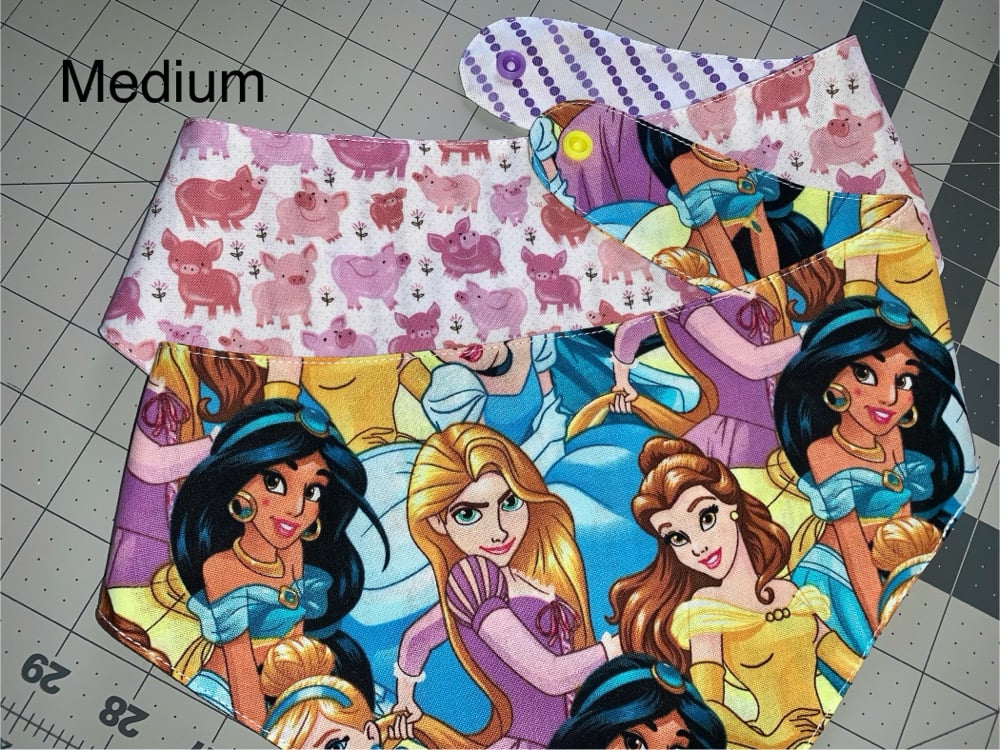 Image of Snap-On Pet Bandana (M) Swipe ➡️