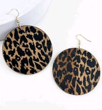 1pair Fashion Wood Leopard Pattern Round Drop Earrings 