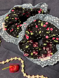 Image 2 of Big Lacey Scrunch