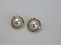 Gold twist pearl stud 