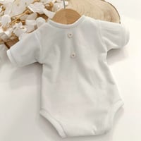 Image 3 of Photoshooting newborn boys bodysuit Robbie| off white | little stripes