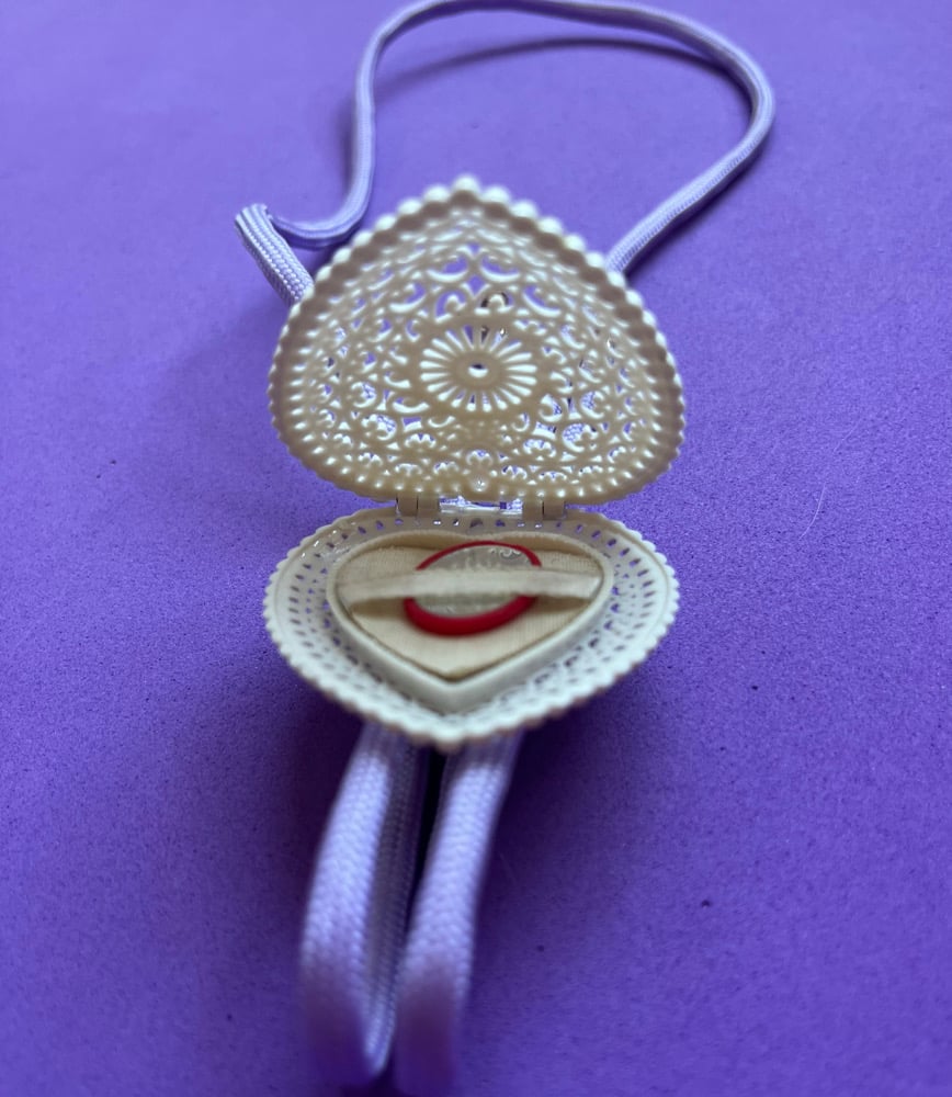 Pearly Pocket Bolo Tie