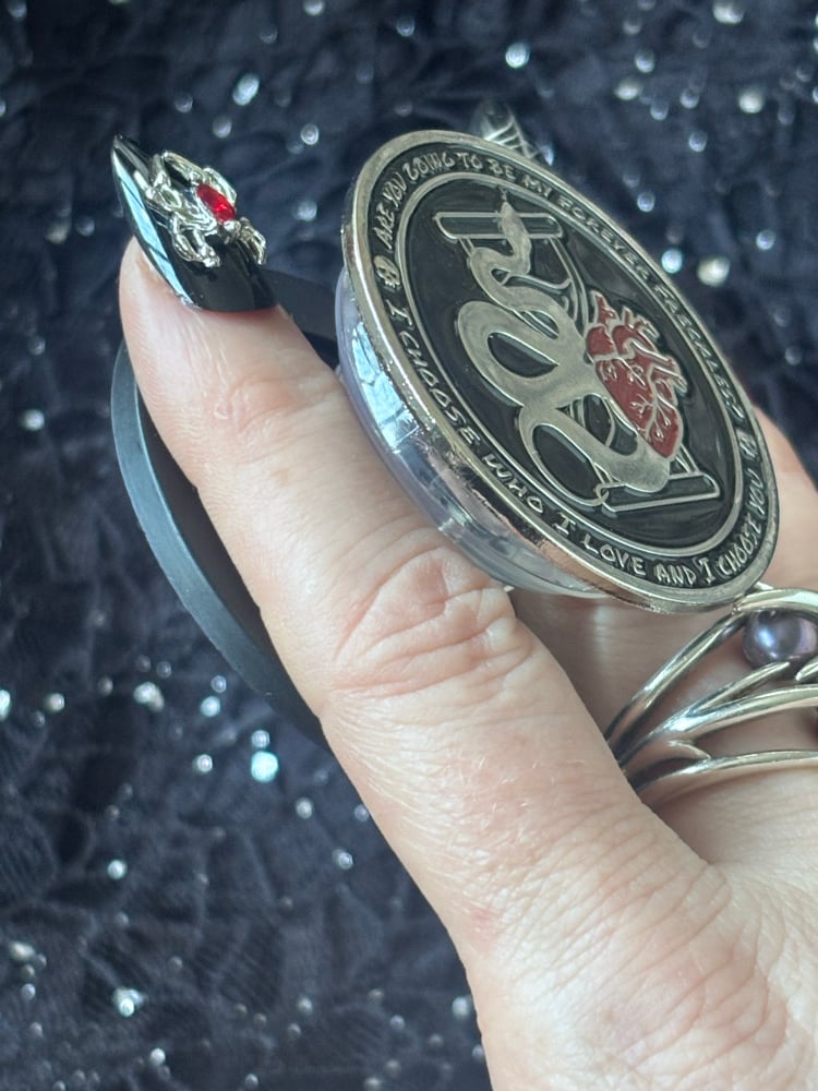 Image of Officially licensed the edge of darkness kindle/phone grip 