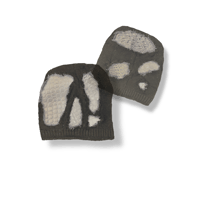 “Skin reveal” beanies 