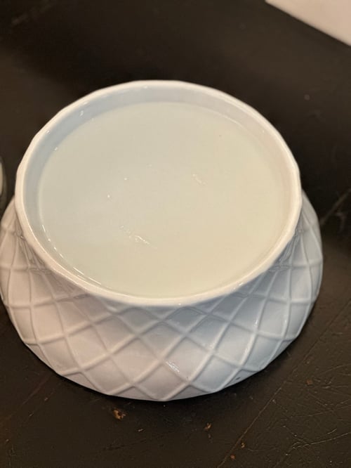 Image of Ceramic Pet Bowl White Diamond