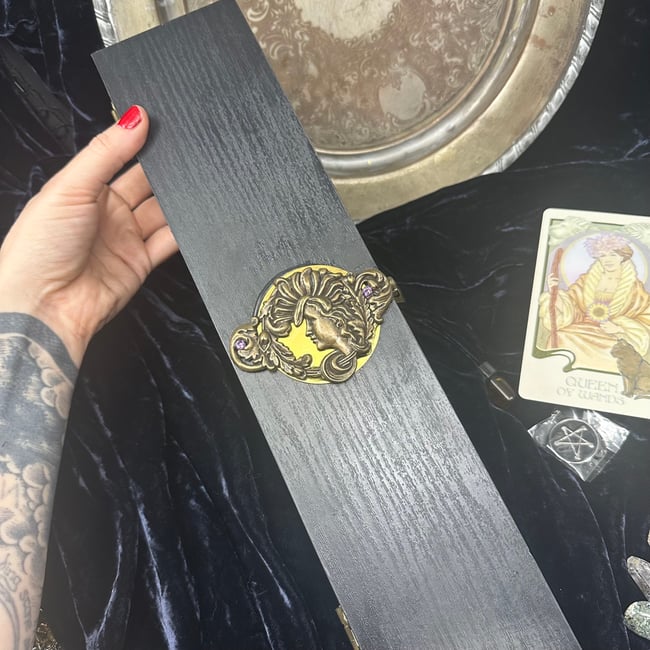 the Witch’s Wand & Trinket Box of Arcane Wonders