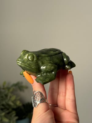 GREEN JADE FROGS