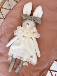 Image 4 of LAPINE LIN BLANC TENUE DENTELLE 