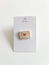 Broche lettre d’amour céramique 