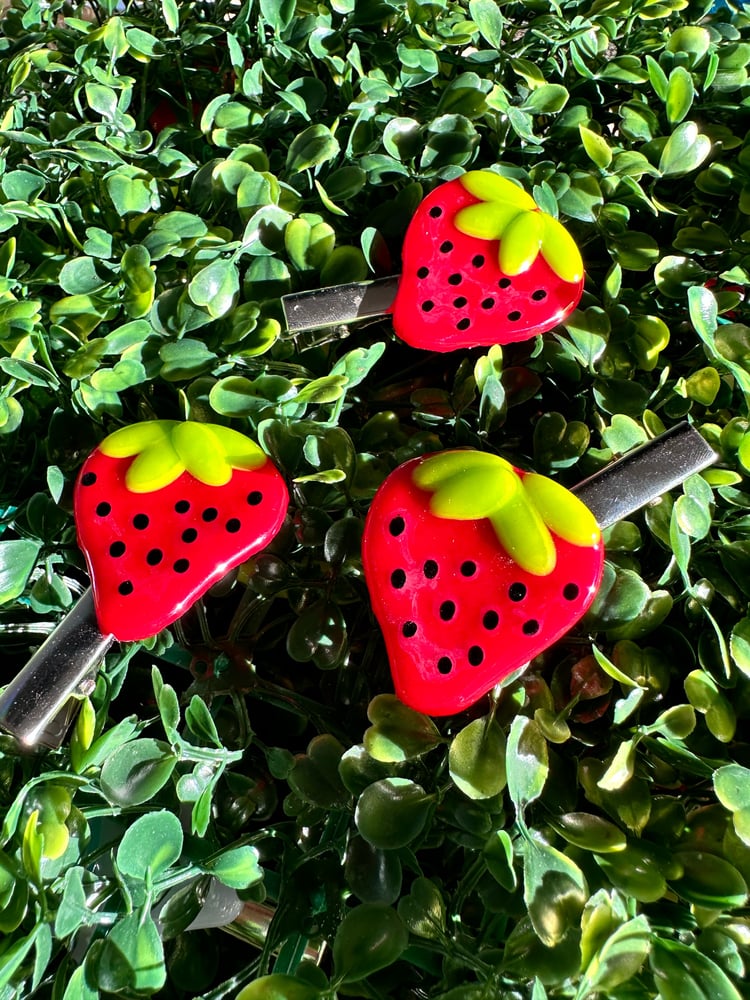 Image of strawberry clip