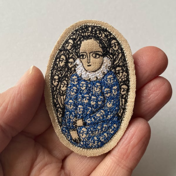 Image of A noble woman in royal blue - larger embroidery brooch 