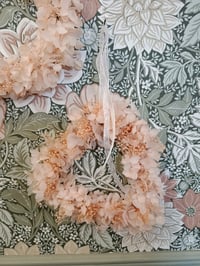 Image 3 of Couronne hortensia nude et gypsophile pêche 