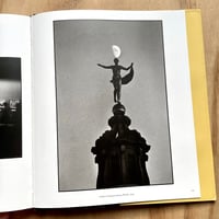 Image 6 of Elliot Erwitt - Museum Watching (Hardback)