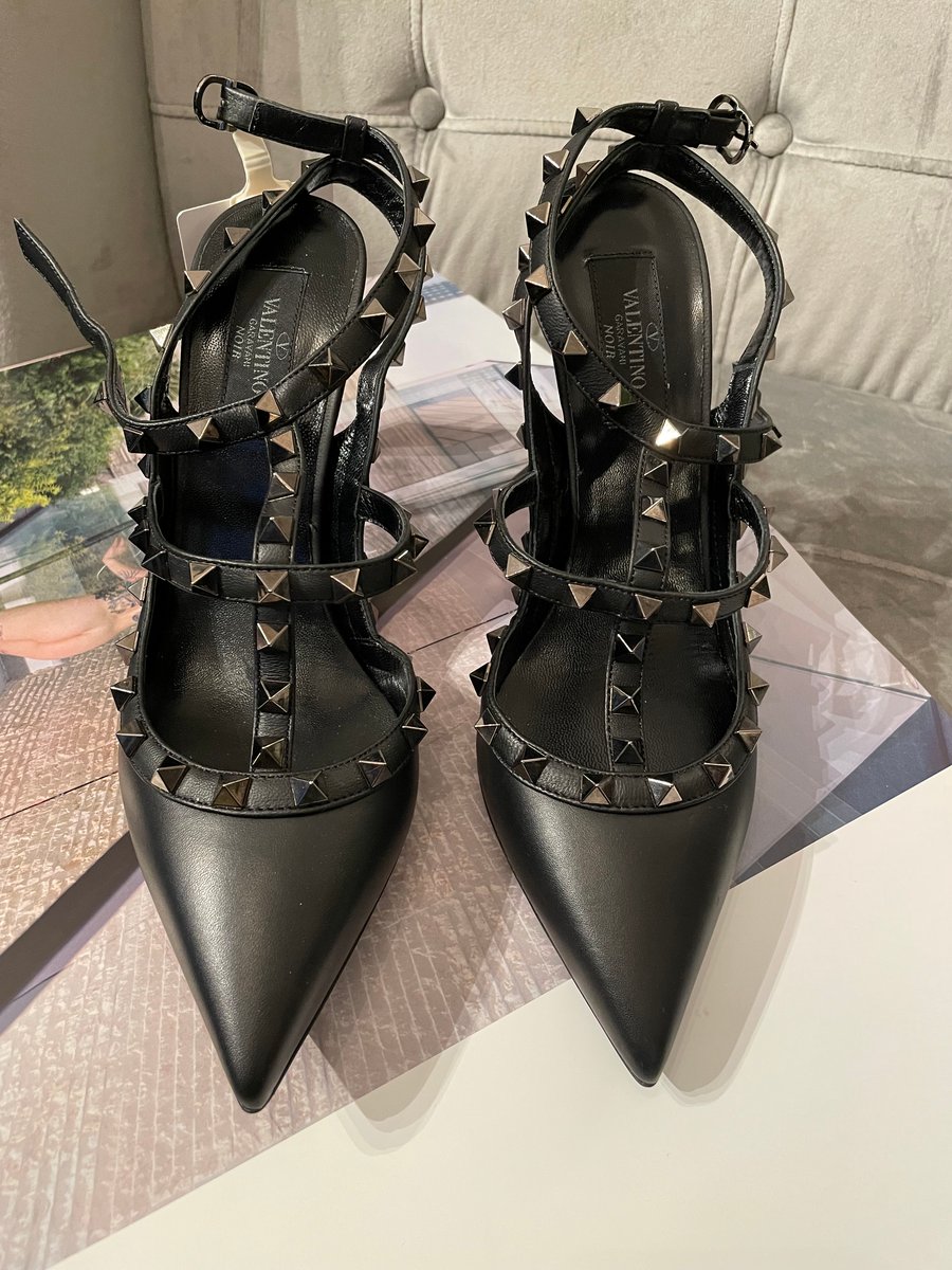 Valentino rock stud pumps (noir) Trunk Show Designer Consignment