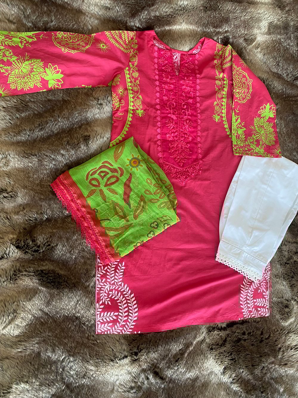 Pink lawn embroidery suit 
