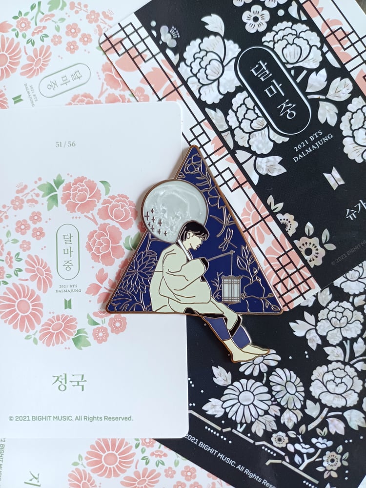 Image of Yoongi Dalmajung Enamel Pin