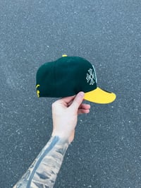 Image 5 of YELLOW VISOR OAKLAND ATHLETICS CUSTOM FITTED CAP