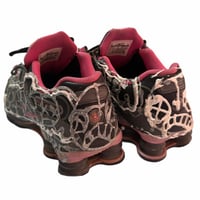 Image 7 of 1 of 1 size 9.5w/EU41 NIKE SHOX pink and black
