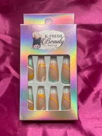 Nails - Medium (Nude w/color Design)