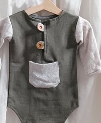 Image 2 of Bodysuit for boys | Rob | 9-12 months | khaki | sitter