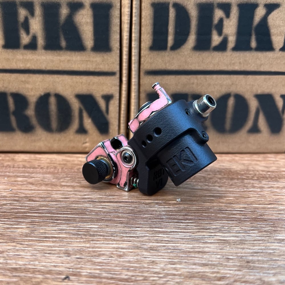 RABBIT V1 RAT STYLE PINK RCA | DEKI IRON