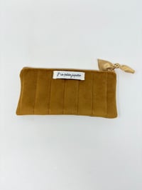 Image 3 of Pochette de transport LA SOLAIRE velours matelassé moutarde