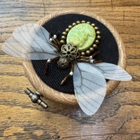 Image 3 of Cameo bee (c, 2.5 inches)