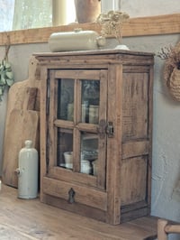 Image 2 of La vitrine très ancienne 