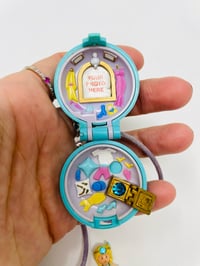 Image 2 of Polly Pocket vintage médaillon pierre turquoise complet