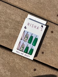 Image 4 of Green Chic