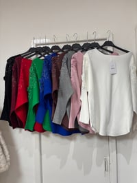 3D Flower Shoulder Jumper With Scatter Crystal 