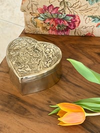 Image 2 of Boîte cœur en laiton